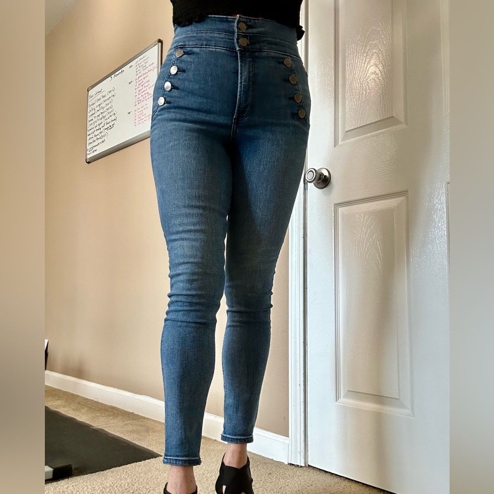 Side button skinny Jeans!